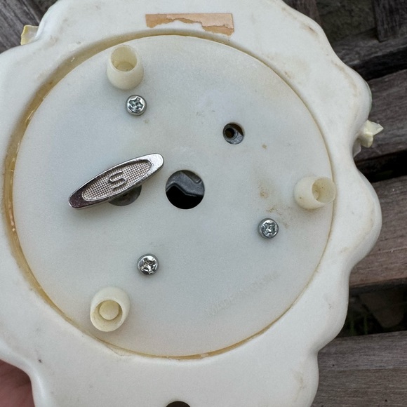 VINTAGE SANKYO PORCELAIN ANGEL MUSIC BOX WITH DOVE & GOLD TONE DETAILS 7” - Picture 5 of 5